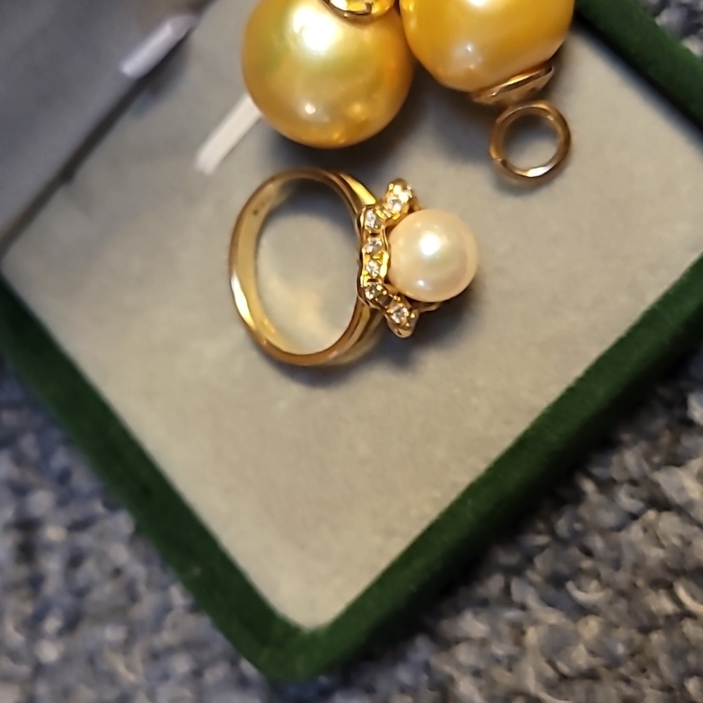 14k Diamond And Pearl RingElegant Gold - Picture 7 of 7